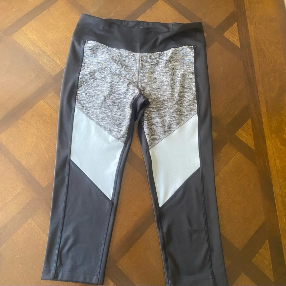Reebok capri leggings bundle EUC - Picture 2 of 7